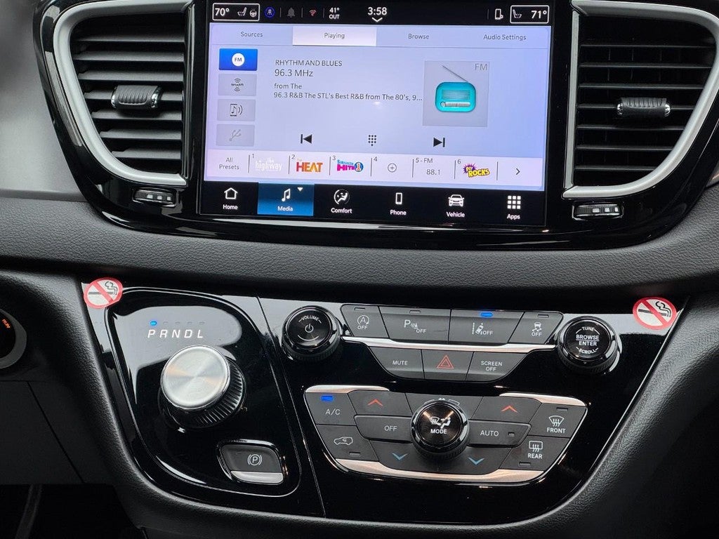 2025 Chrysler Pacifica Select