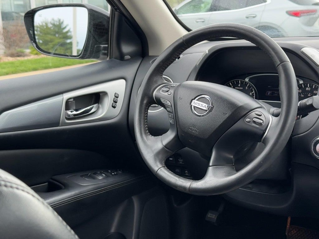 2017 Nissan Pathfinder SL