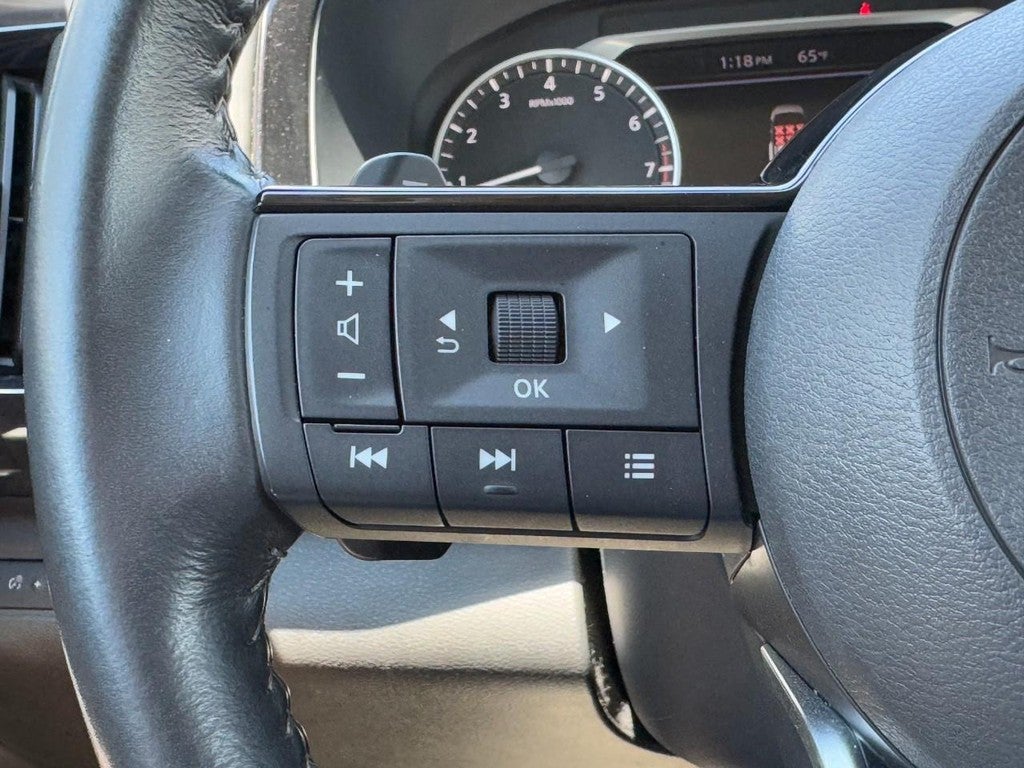 2023 Nissan Pathfinder SV