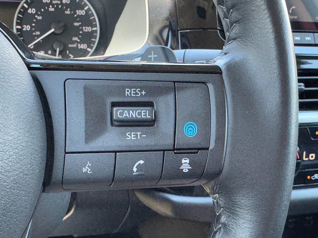2023 Nissan Pathfinder SV