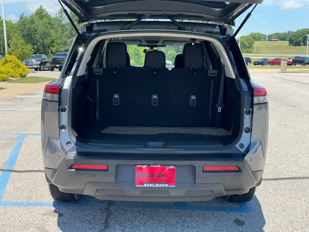 2023 Nissan Pathfinder SV